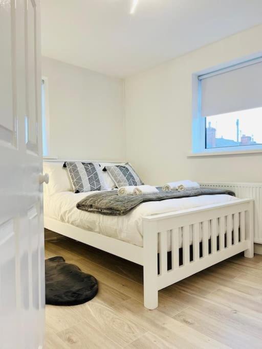 New Fully Furnished Cosy Home Balderton Exterior foto